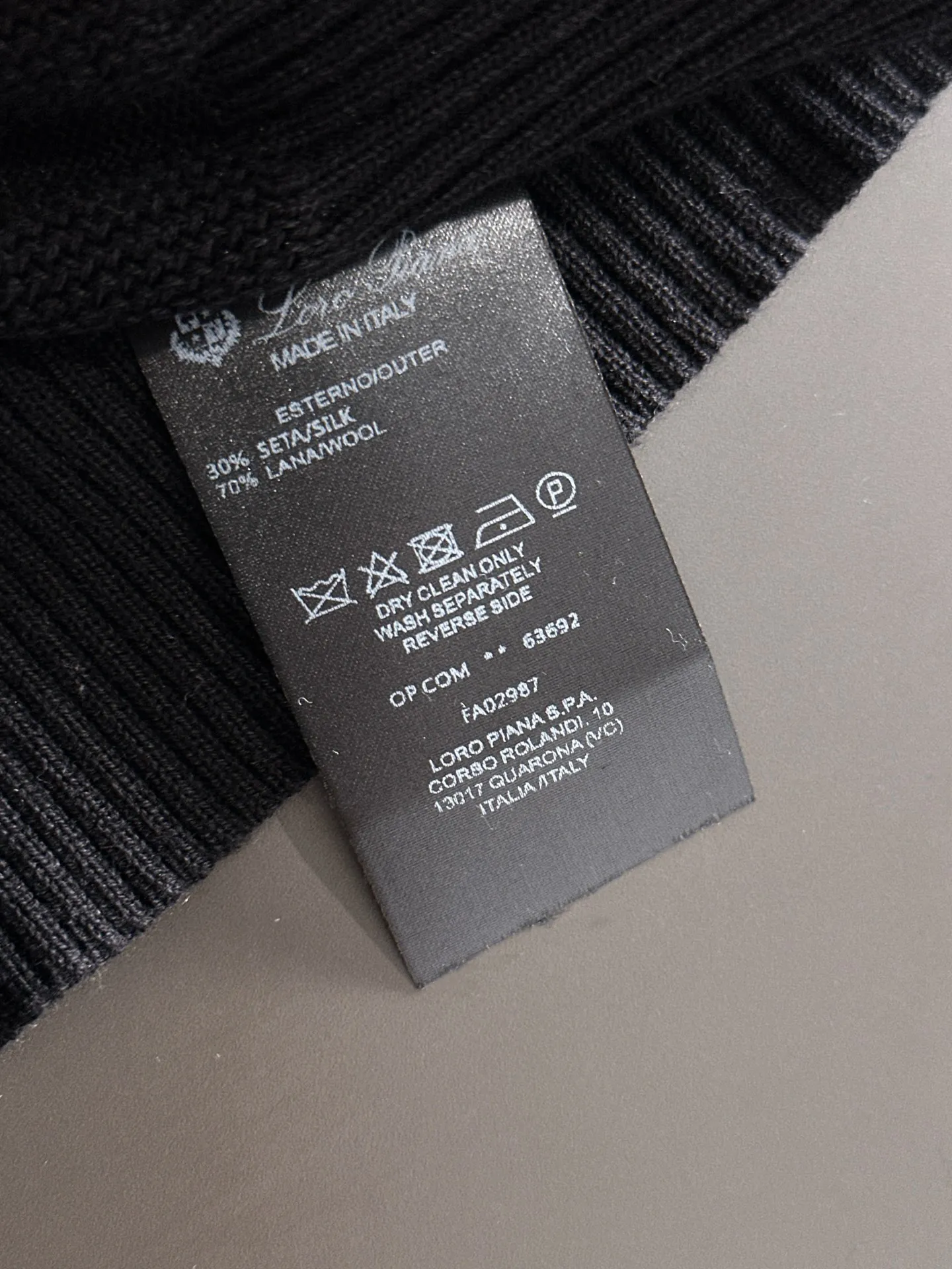 Next day shipment LP high quality Loro Piana 26ss New Arrival men's short-sleeved T-shirt Made of combed cotton yarn knitted cotton fabric, no pressure when entering and exiting the counter Exclusive control of raw materials It feels substantial when weighed, and the upper body is more textured than ordinary T-shirts. This texture can cope with the weather easily and is suitable for both hot and cold! Loose fit design, looks noble. The only correct version is available Size: M to XXXL